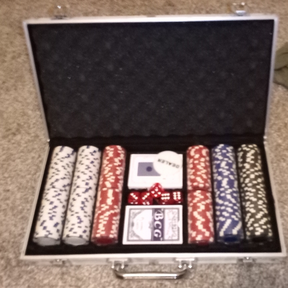 Dave and Buster's poker set
